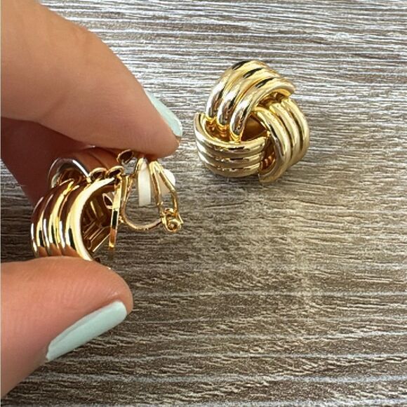 Vintage style clip-on earrings A843 - Picture 4 of 5